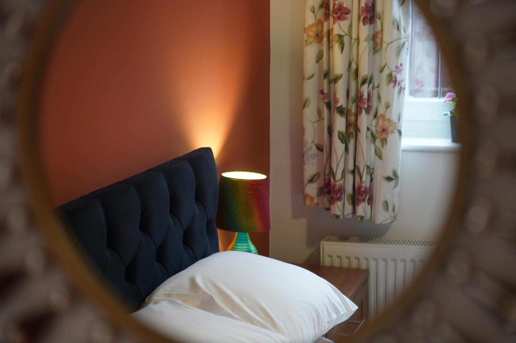 8 Double Beds In A 5 Bedroom House, Pets Welcome Epworth Exterior foto